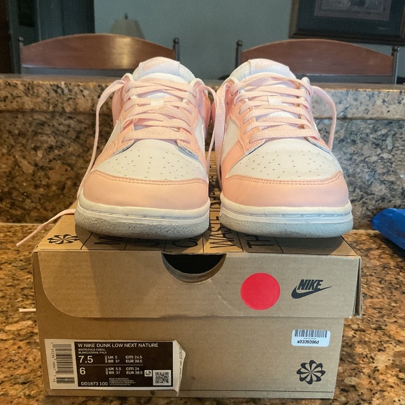 NIKE DUNK LOW NEXT NATURE PALE CORAL SIZE 7.5 *** $85 - Picture 2 of 11